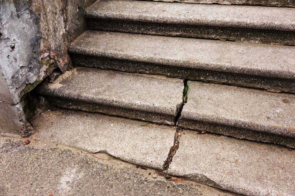 cracks in concrete steps